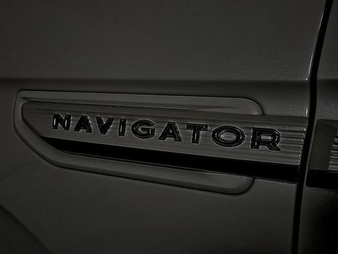 Used 2022 Lincoln Navigator Reserve AWD/4WD image 35