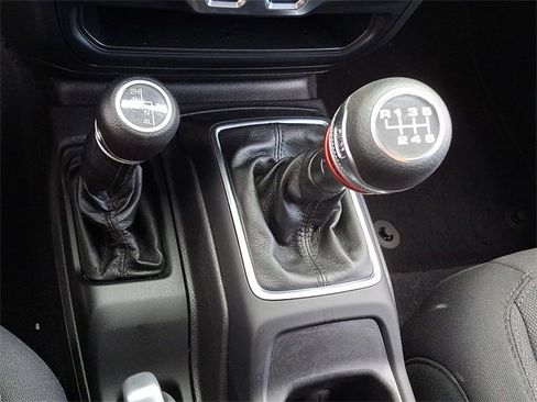 Used 2022 Jeep Wrangler Sport S image 15