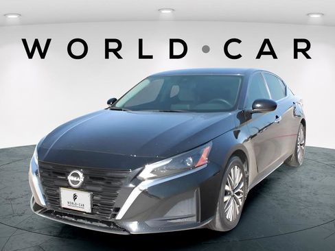 Used 2023 Nissan Altima 2.5 SV image 3
