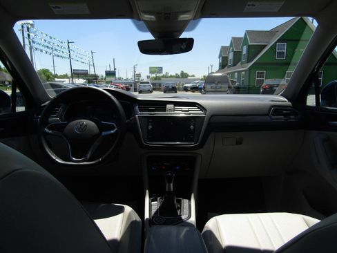 Used 2023 Volkswagen Tiguan SE AWD/4WD image 14