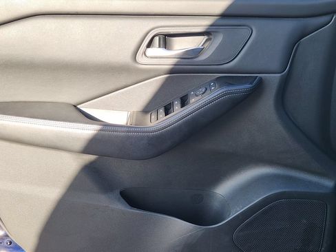 Used 2024 Nissan Rogue SV FWD image 16