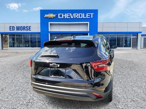 New 2026 Chevrolet Trax LT w/ Midnight Edition FWD image 3
