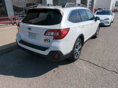 Used 2018 Subaru Outback 2.5i Limited image 15