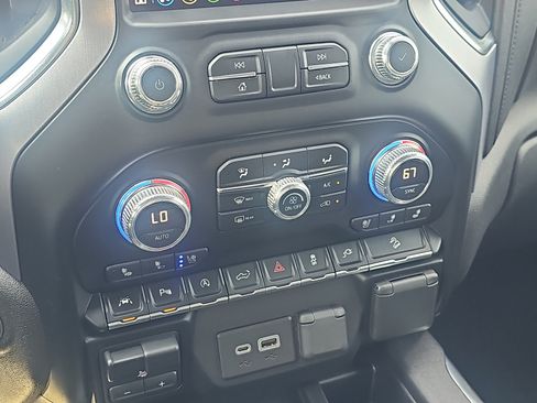 Used 2019 GMC Sierra 1500 SLT w/ SLT Premium Plus Package AWD/4WD image 26