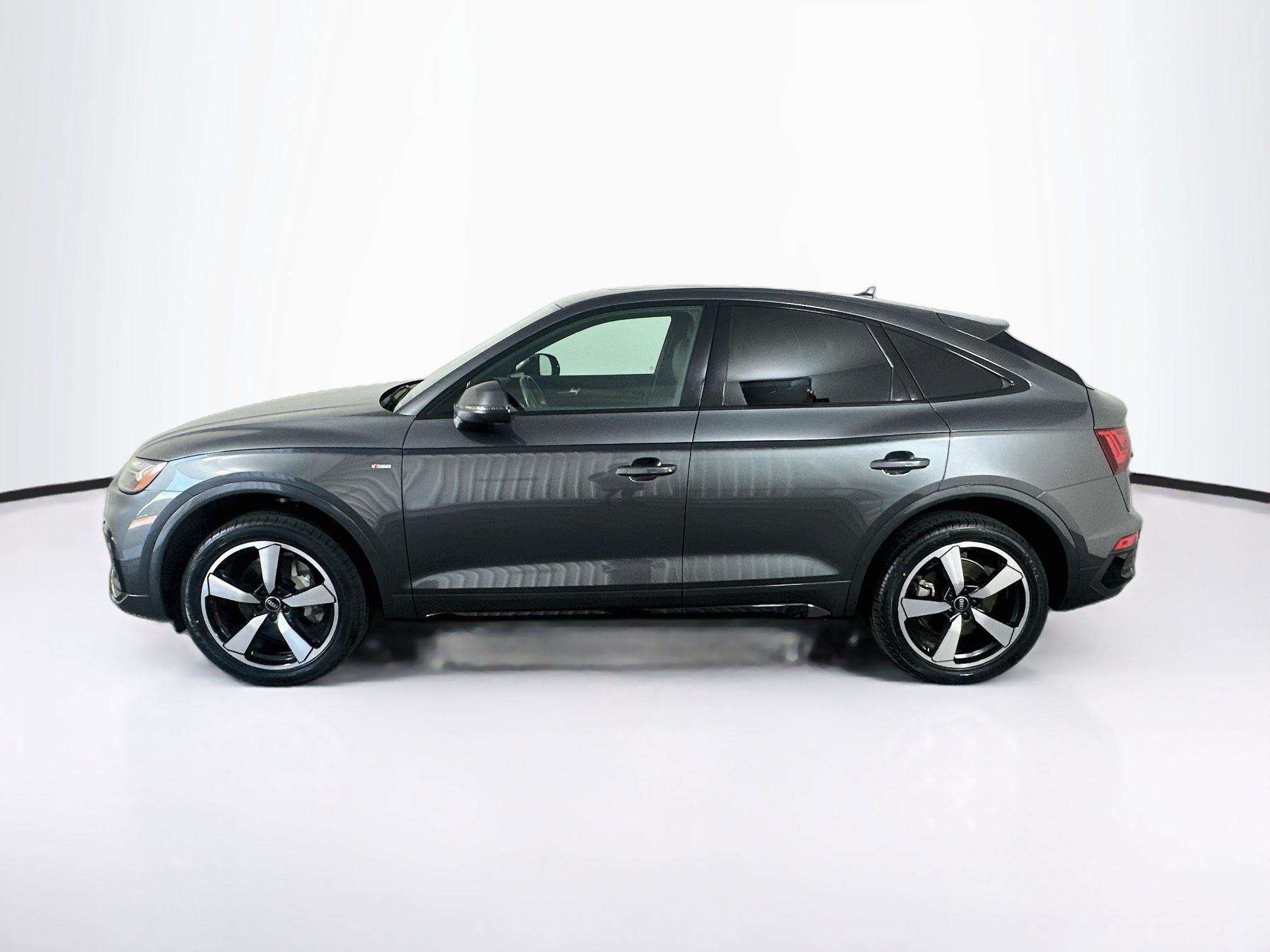 Used 2023 Audi Q5 2.0T Premium Plus w/ Premium Plus Package AWD/4WD image 4