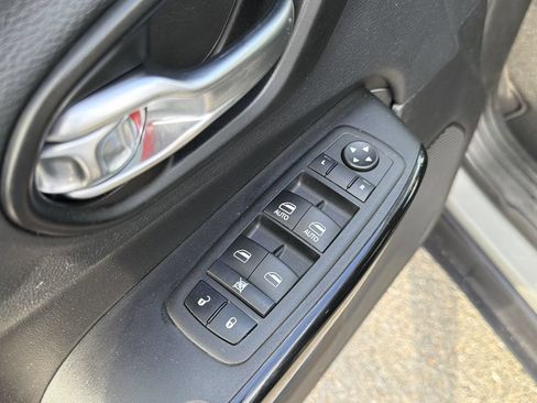 Used 2023 Jeep Cherokee Altitude Lux AWD/4WD image 23