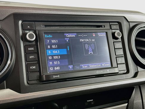 Used 2016 Toyota Tacoma SR5 RWD image 21