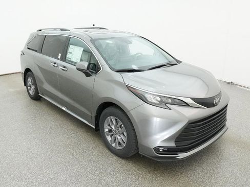 New 2026 Toyota Sienna XLE image 16