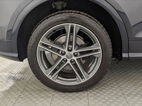 Used 2018 Audi SQ5 Premium Plus w/ Navigation Package image 38