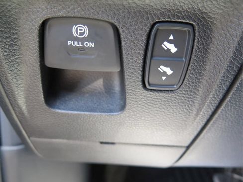 Used 2020 RAM 1500 Big Horn AWD/4WD image 12