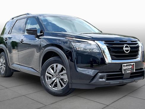 Certified 2025 Nissan Pathfinder SV FWD image 3
