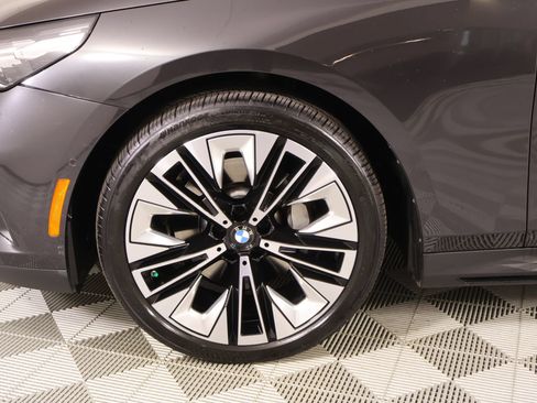 Used 2024 BMW 530i w/ Convenience Package RWD image 19