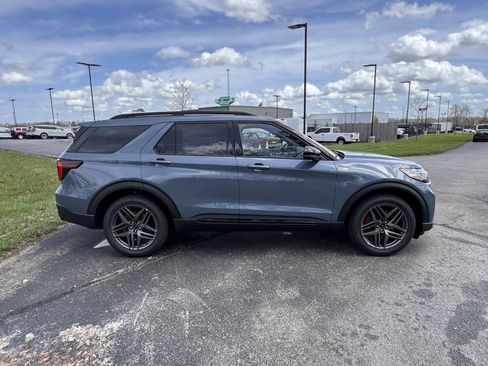New 2026 Ford Explorer ST-Line w/ ST-Line Street Pack image 5
