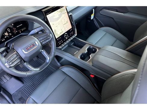 New 2026 GMC Acadia AT4 w/ LPO, Floor Liner Package AWD/4WD image 7