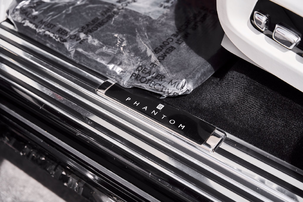 Used 2023 Rolls-Royce Phantom Sedan RWD image 49