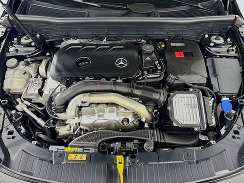 Used 2026 Mercedes-Benz GLB 250 image 10