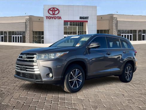 Certified 2019 Toyota Highlander FWD V6 image 2