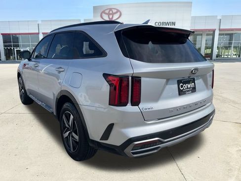 Used 2021 Kia Sorento S w/ Panoramic Sunroof Package FWD image 3