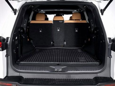 Used 2025 Lexus LX 600 4WD w/ Accessory Package (2T) image 5