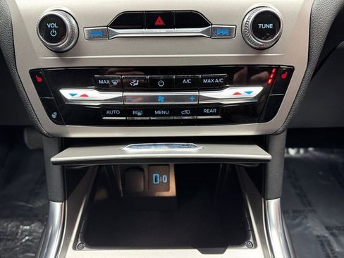 Used 2022 Ford Explorer XLT w/ Equipment Group 202A image 19