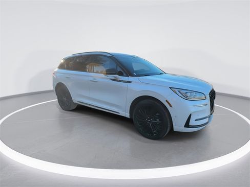 Used 2023 Lincoln Corsair Reserve w/ Equipment Group 202A image 2