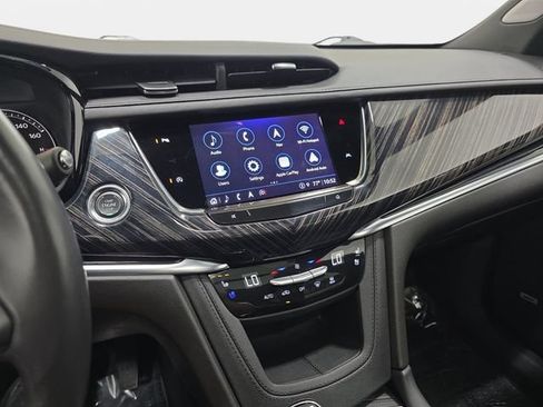 Certified 2025 Cadillac XT6 Premium Luxury AWD/4WD image 17