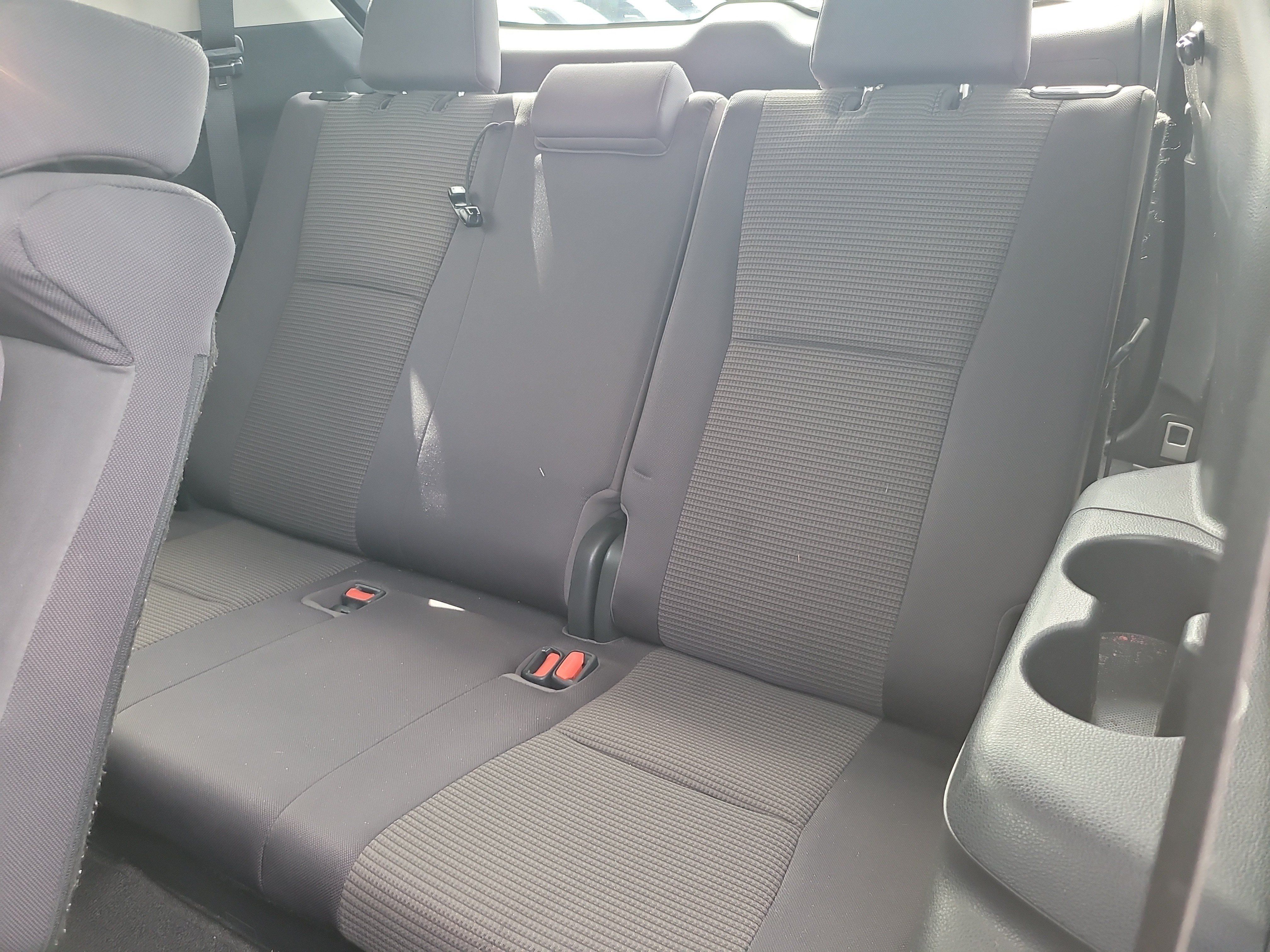 Used 2021 Toyota Highlander LE FWD image 11