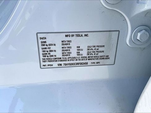 Used 2024 Tesla Model Y Long Range AWD/4WD image 17