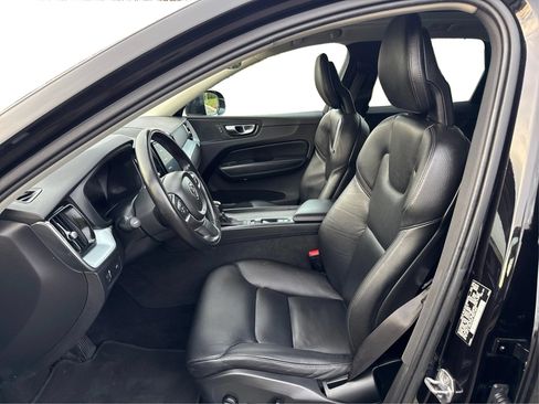 Used 2018 Volvo XC60 T5 Momentum w/ Vision Package AWD/4WD image 9