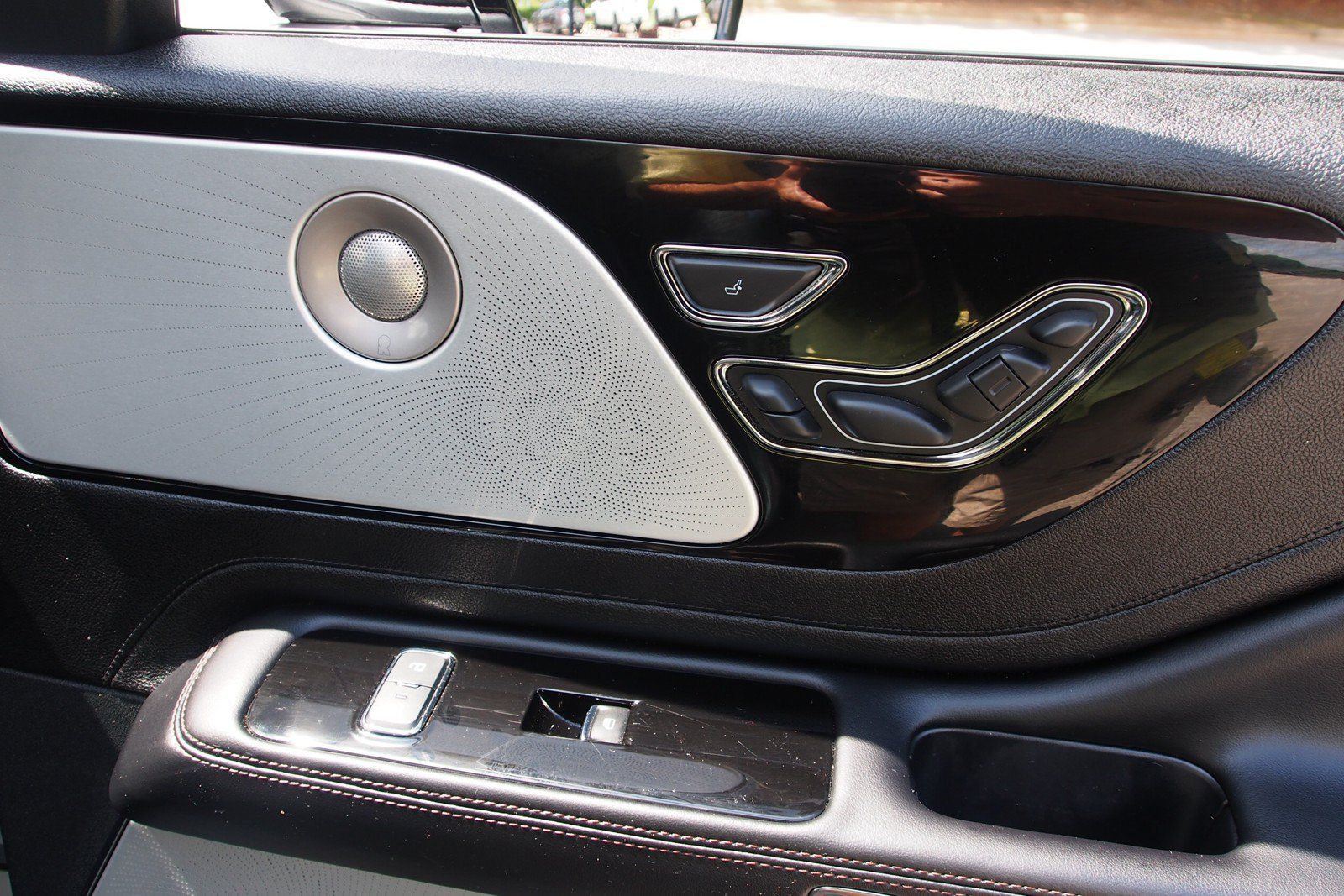 Used 2024 Lincoln Aviator Reserve w/ Equipment Group 201A RWD image 13