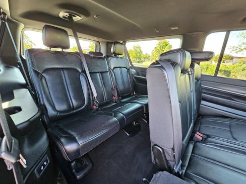 Used 2024 Jeep Wagoneer L Series II w/ Flexible Seating Group AWD/4WD image 31