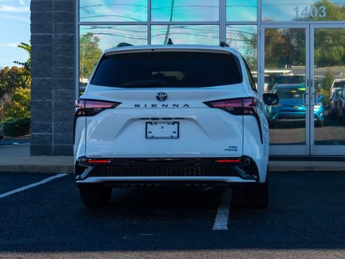 Used 2023 Toyota Sienna XSE image 7