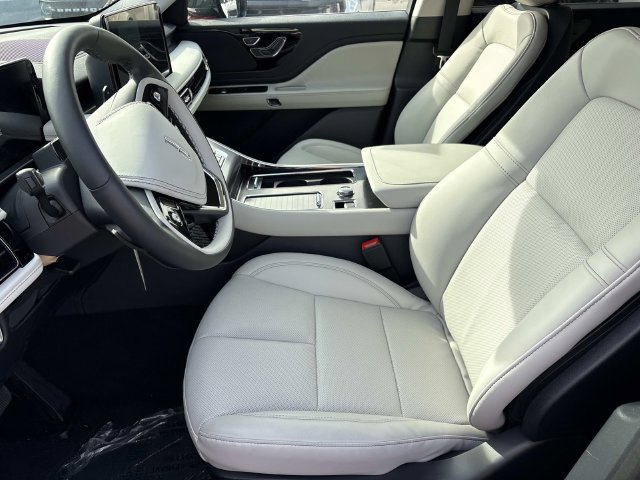 New 2027 Lincoln Aviator AWD image 24