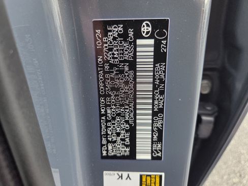 Used 2024 Toyota Prius LE FWD image 18