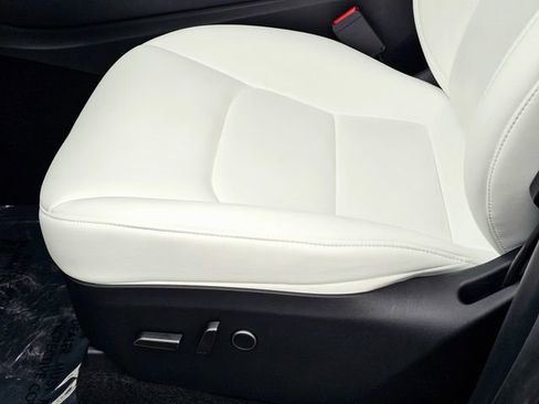 Used 2025 Tesla Model Y Long Range image 19