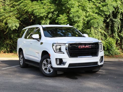 Used 2022 GMC Yukon SLE w/ Gmc Pro Safety Plus Package RWD image 2