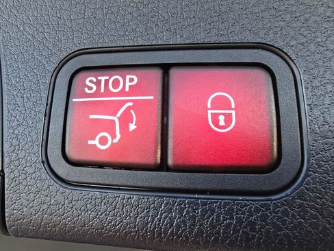 New 2026 Mercedes-Benz GLB 250 4MATIC image 18