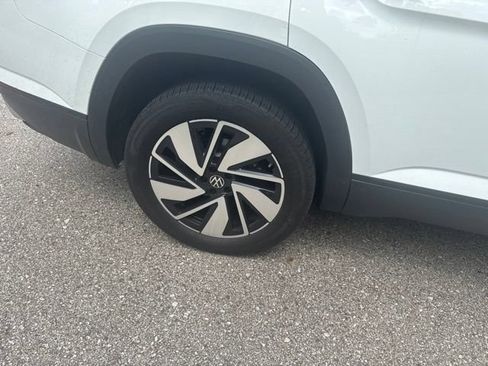 Used 2024 Volkswagen Atlas SE AWD/4WD image 4