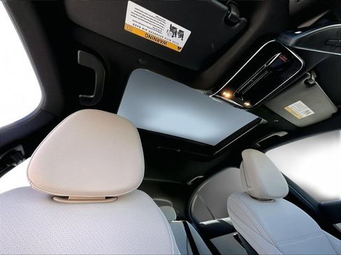 Used 2025 Mercedes-Benz C 300 Sedan image 17