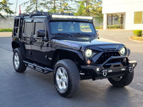 Used 2017 Jeep Wrangler Unlimited Rubicon w/ Cold Weather Group image 5