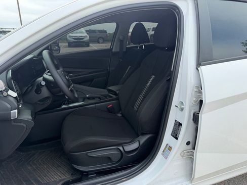 Used 2024 Hyundai Elantra SEL FWD image 9