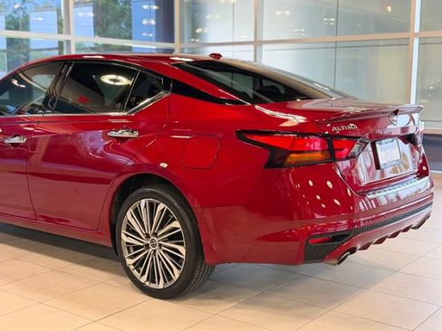 Used 2023 Nissan Altima 2.5 SL AWD/4WD image 12