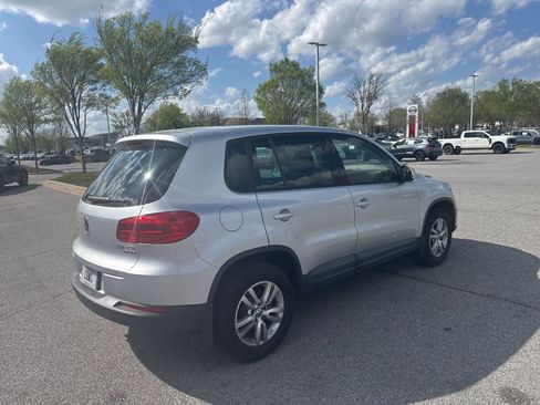 Used 2013 Volkswagen Tiguan S image 5