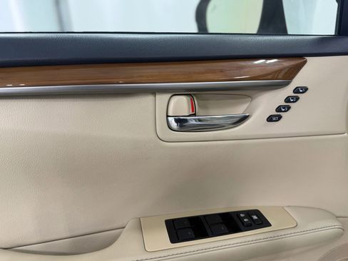 Used 2014 Lexus ES 300h ES 300h Sedan 4D image 12