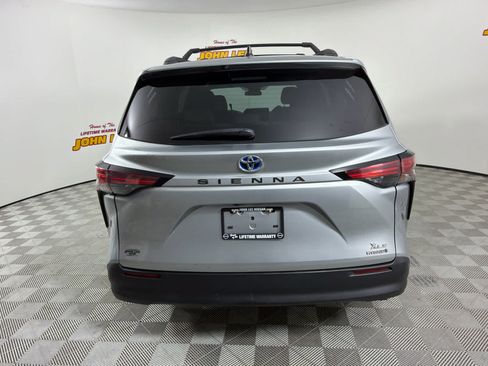Used 2021 Toyota Sienna LE FWD image 4