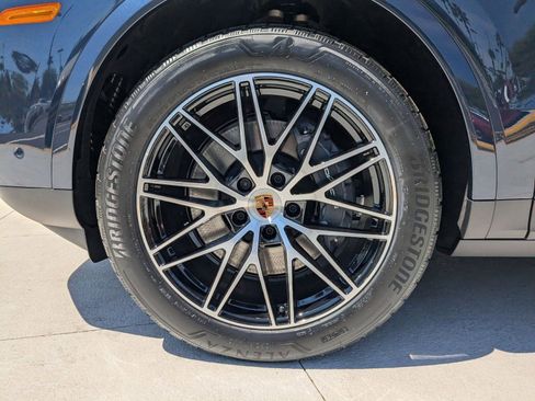 Certified 2025 Porsche Cayenne image 27