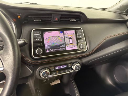 Used 2018 Nissan Kicks SR w/ Premium Package FWD image 16