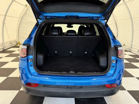 Used 2025 Jeep Compass Limited AWD/4WD image 2