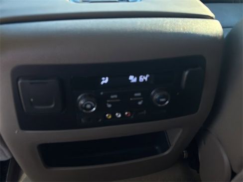 Used 2016 GMC Yukon XL SLT w/ Open Road Package image 14