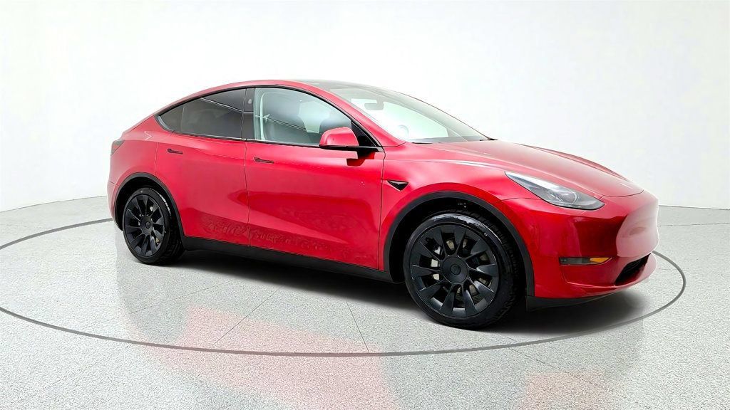 Used 2024 Tesla Model Y 2WD image 3